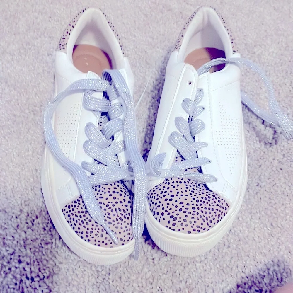 New leopard print Universal thread color-block tennis shoes size 6.5